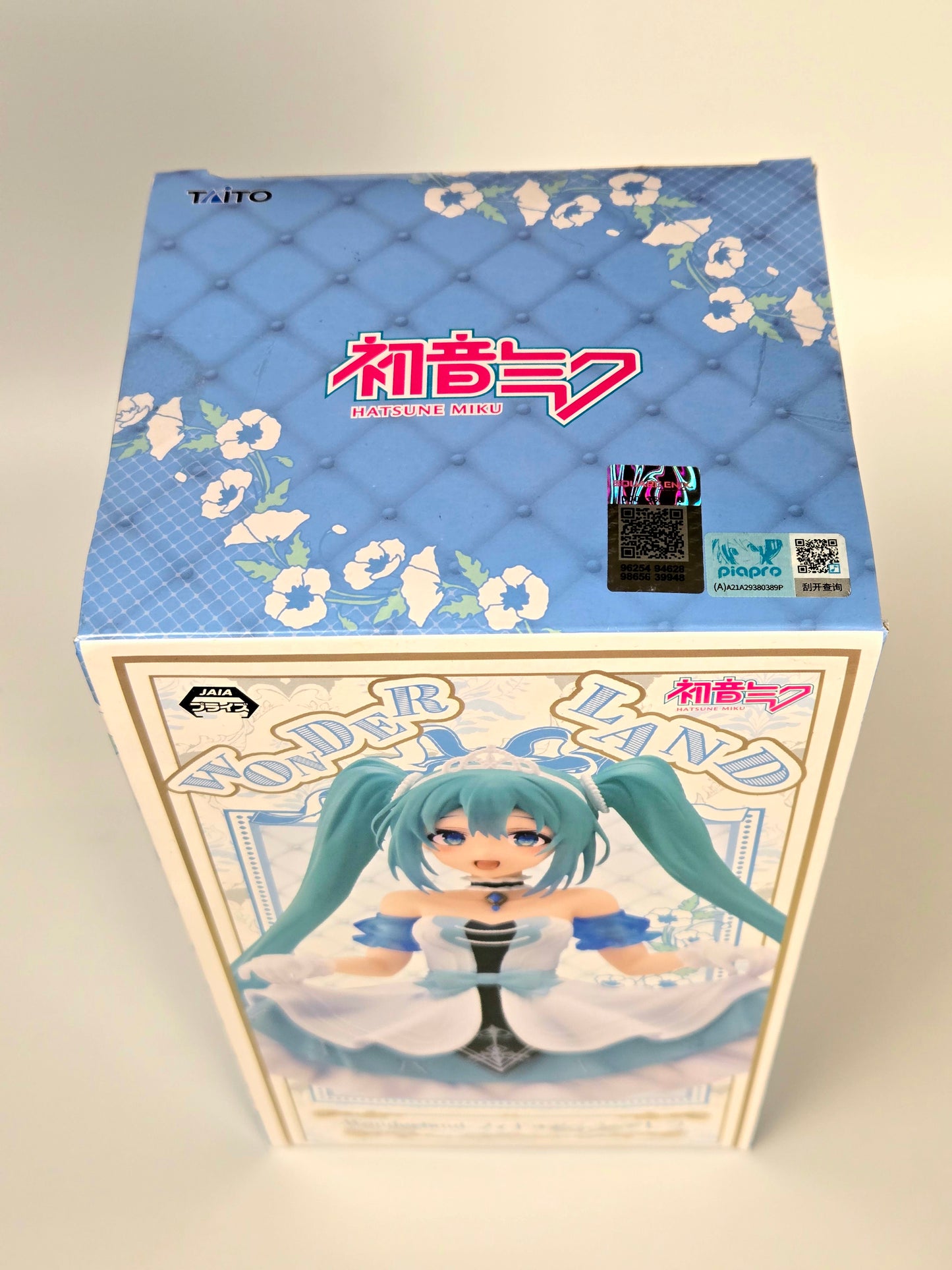 Taito Hatsune Miku "Wonderland" figure in a Cinderella-themed outfit